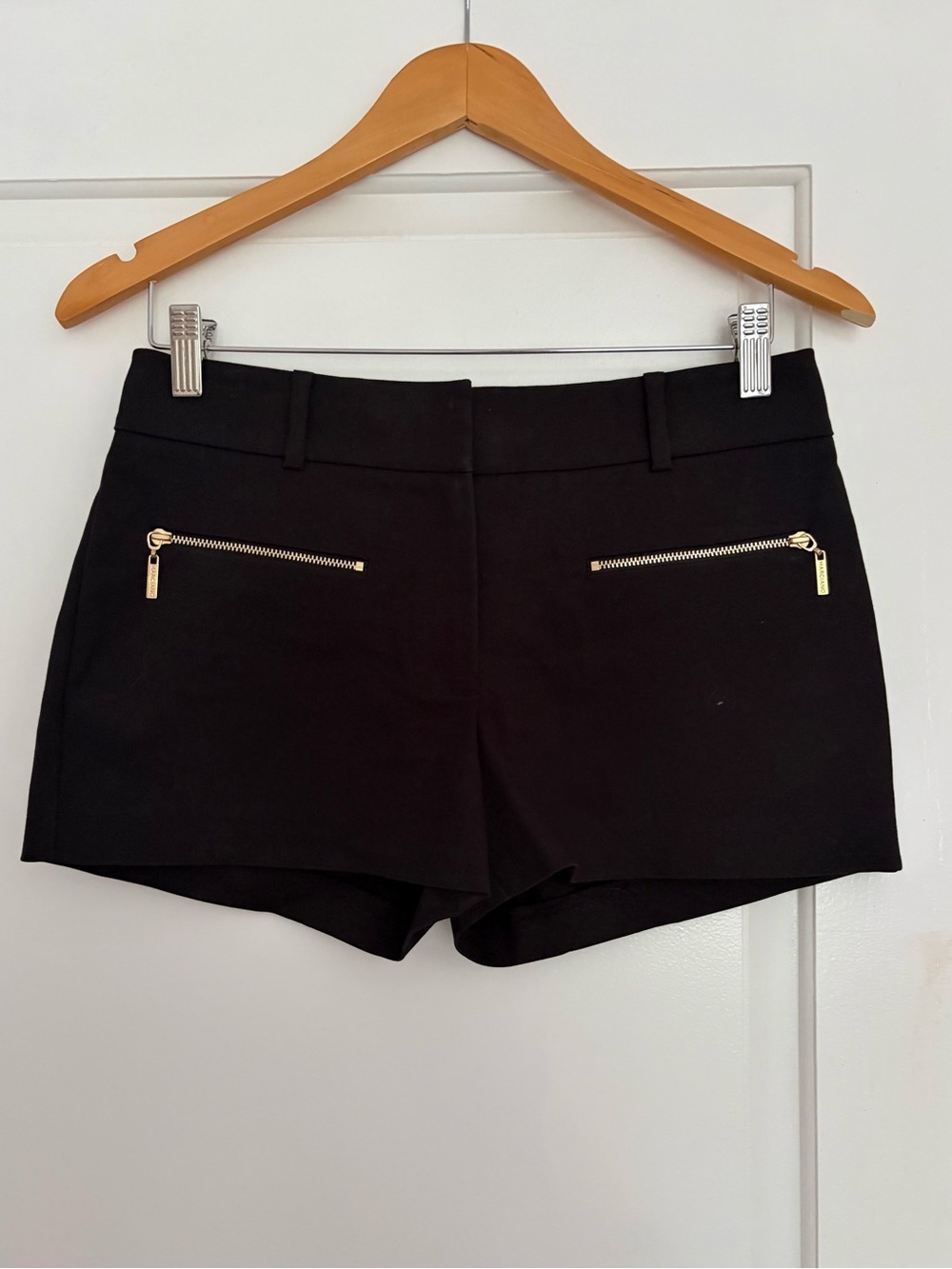 GUESS BY MARCIANO Black Women's Zip-Pocket Dress Shorts (US 4)